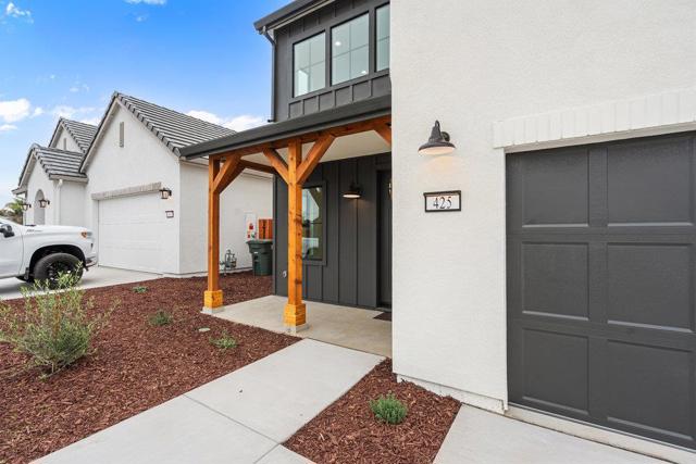 425 Maria Drive, Hollister CA: https://media.crmls.org/mediaz/7f76cc56-1284-47af-ac4c-22642edd24e0.jpg