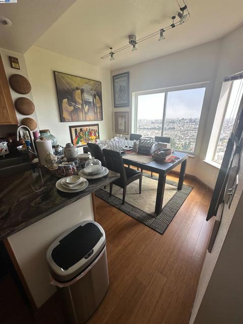 440 Pointe Pacific, Daly City CA: https://media.crmls.org/mediaz/7f76dd99-c52e-47a7-ad32-a7bb84234aa7.jpg