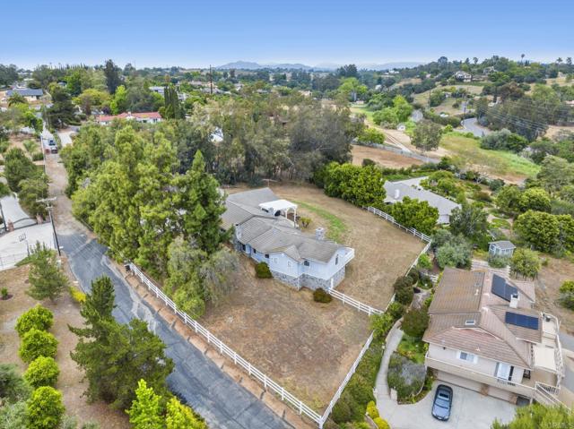 3048 Jason Road, Fallbrook CA: https://media.crmls.org/mediaz/7f76e251-1649-4046-9558-eacf7dec0ee4.jpg