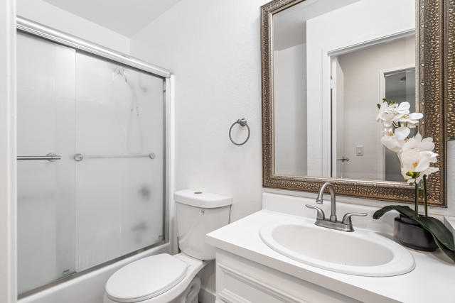 575 N Villa Court, Palm Springs CA: https://media.crmls.org/mediaz/7f77b8c2-9314-4058-996f-594f4a04e5d1.jpg