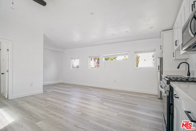 1217 9th Street, Santa Monica CA: https://media.crmls.org/mediaz/7f78246c-47fa-4cd7-b522-483a6d7e6361.jpg