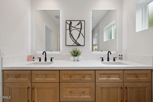 2711 2715 Dawson Avenue, Ventura CA: https://media.crmls.org/mediaz/7f7842e3-dc0c-4759-9e50-eecca8c413fe.jpg