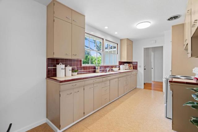 2423 Emerson Street, Palo Alto CA: https://media.crmls.org/mediaz/7f7855b4-dcfb-48bd-bf2e-ce136ed7b2ad.jpg