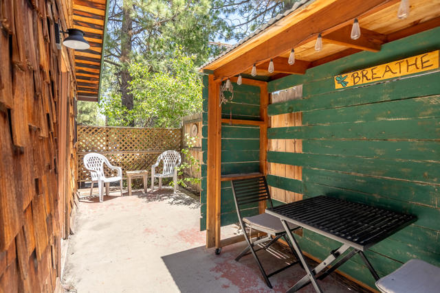 40114 Esterly Lane, Big Bear CA: https://media.crmls.org/mediaz/7f785723-4507-4a7c-be09-ee5db10299a8.jpg