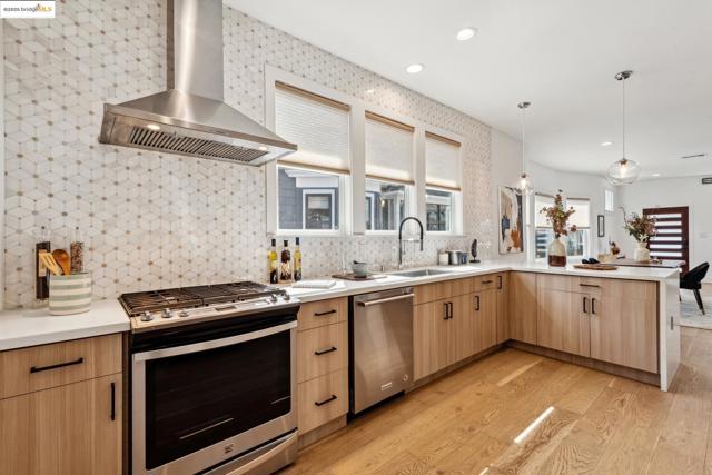 Image 12 of 59 For 934 Apgar St