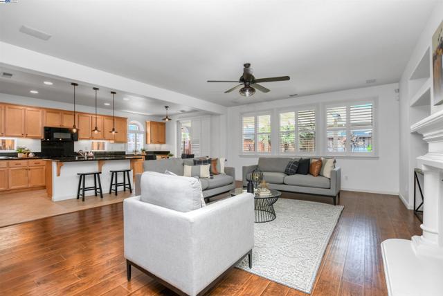5618 Arcadia Cir, Discovery Bay CA: https://media.crmls.org/mediaz/7f78bd3b-9d8e-4777-9fae-07c726dfc924.jpg