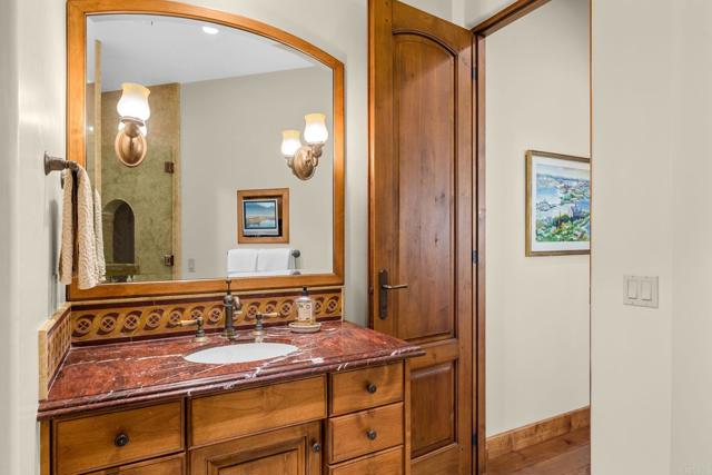 271 Ocean View Ave, Del Mar CA: https://media.crmls.org/mediaz/7f78ce52-3f9a-4bb0-9317-64014e45fba4.jpg
