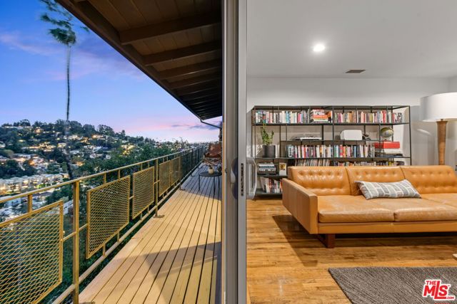 3736 Clayton Avenue, Los Angeles CA: https://media.crmls.org/mediaz/7f78dd6a-2d0f-4223-9f42-da757f156bf6.jpg