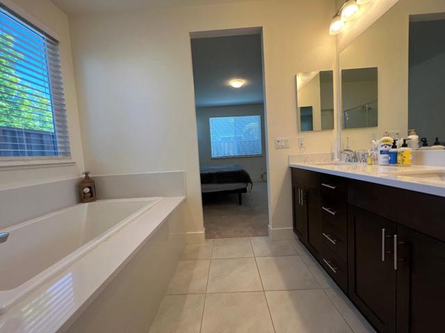 1460 Waterwheel Lane, Hollister CA: https://media.crmls.org/mediaz/7f7945a6-4772-4a4c-86e8-03e1876aa27b.jpg