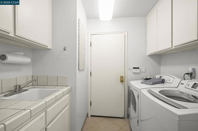 125 Coriander Ct, San Ramon CA: https://media.crmls.org/mediaz/7f797ff5-67fe-4efa-9bba-60fa30b6e739.jpg