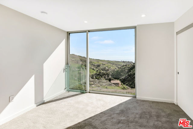 28405 Via Acero Street, Malibu CA: https://media.crmls.org/mediaz/7f79ae97-a5ab-490e-8be2-29a52dca82d4.jpg