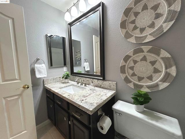 8040 Kelok Way, Clayton CA: https://media.crmls.org/mediaz/7f7a2ff6-43b9-451e-a736-cba3f16a9a81.jpg