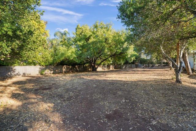 12272 Windsor Court, Los Altos Hills CA: https://media.crmls.org/mediaz/7f7a6245-dcac-4bc5-873a-a8ca4e523355.jpg