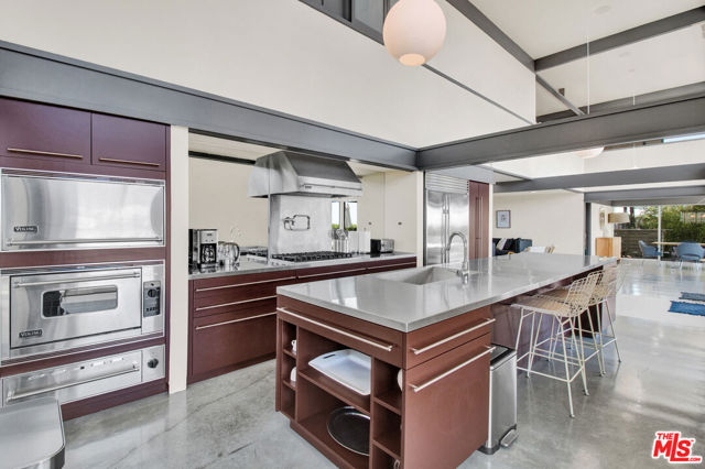 9892 BEVERLY GROVE Drive, Beverly Hills CA: https://media.crmls.org/mediaz/7f7a6c85-e895-4ce0-b396-9a3083ef2180.jpg