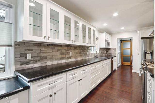 Detail Gallery Image 9 of 31 For 1255 Oak Circle Dr, Glendale,  CA 91208 - 3 Beds | 2 Baths