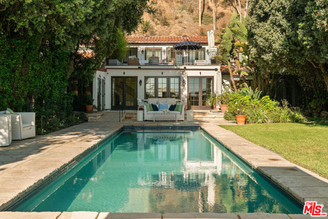 Image 53 of 72 For 705 Palisades Beach Road