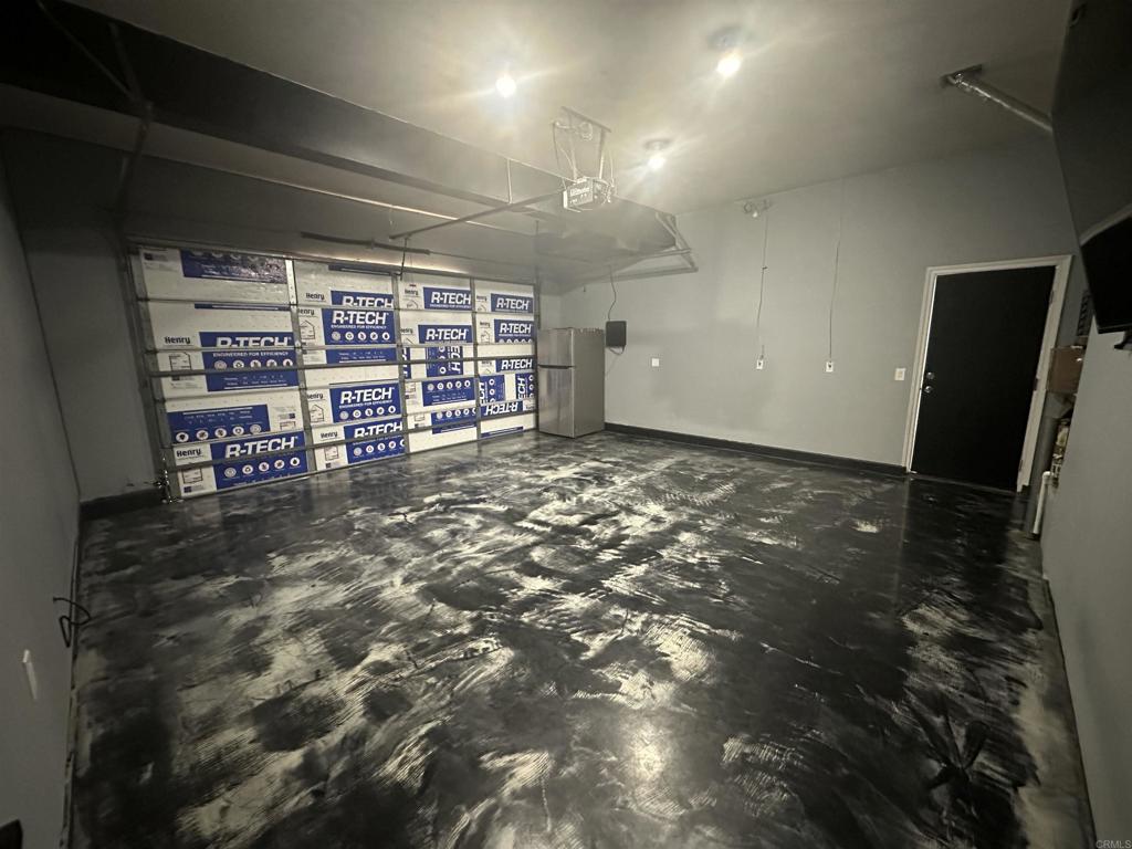 https://media.crmls.org/mediaz/7f7c87c8-ad1c-4417-bb4d-c05754205fcf.jpg?preset=X-Large