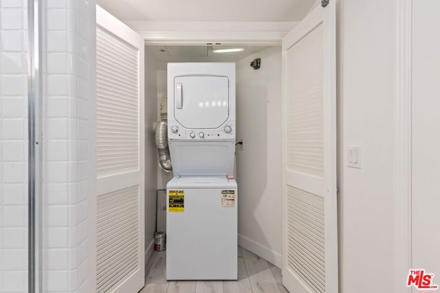 171 N Church Lane, Los Angeles CA: https://media.crmls.org/mediaz/7f7db8ef-ad84-419f-a51d-27f00af858da.jpg