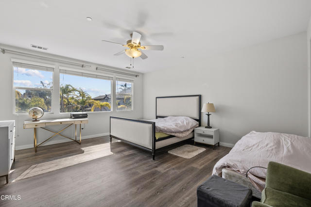 2012 Keltic Lodge Drive, Oxnard CA: https://media.crmls.org/mediaz/7f7e0a6d-86dd-494d-9034-9b9357e46360.jpg