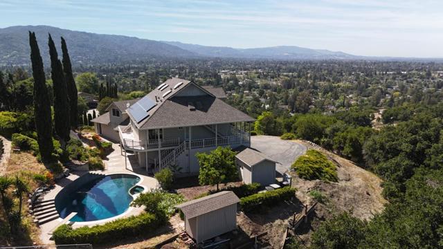 125 Drysdale Drive, Los Gatos CA: https://media.crmls.org/mediaz/7f7e2524-3e39-4235-929b-faddb92589b9.jpg