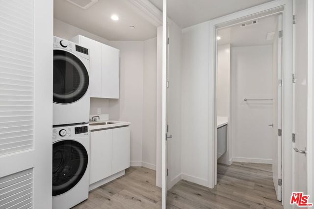 816 N Orange Drive, Los Angeles CA: https://media.crmls.org/mediaz/7f7e46cc-da86-422a-a93d-dfba2cfc5e65.jpg