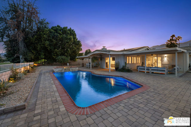 2002 S Bobolink Lane, Palm Springs CA: https://media.crmls.org/mediaz/7f7edb7c-3a14-4c67-8ca0-1cf57089e587.jpg