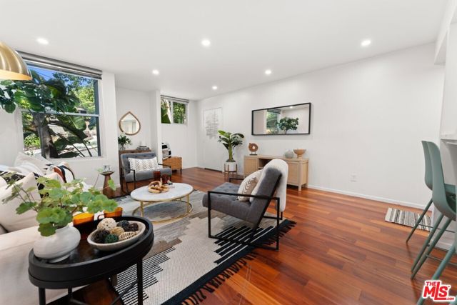 960 Sanborn Avenue, Los Angeles CA: https://media.crmls.org/mediaz/7f7f26d1-4d7f-4bdf-8bdf-f2b7dfbfb590.jpg