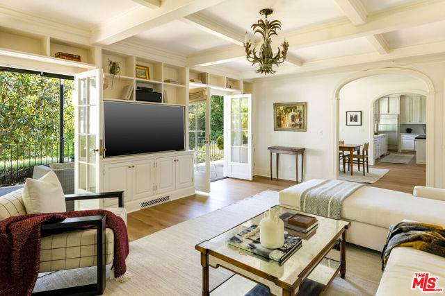130 S Cliffwood Avenue, Los Angeles CA: https://media.crmls.org/mediaz/7f7f2a16-0887-4432-887c-1fbee1f14636.jpg