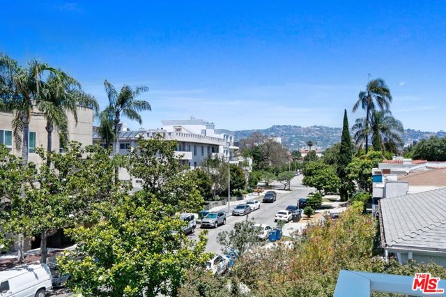 834 S Shenandoah Street, Los Angeles CA: https://media.crmls.org/mediaz/7f7f4736-fce5-47b4-b957-d7950b251fa3.jpg