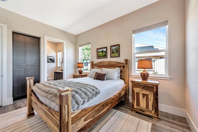 Image 22 of 38 For 17932 Vintner Ct