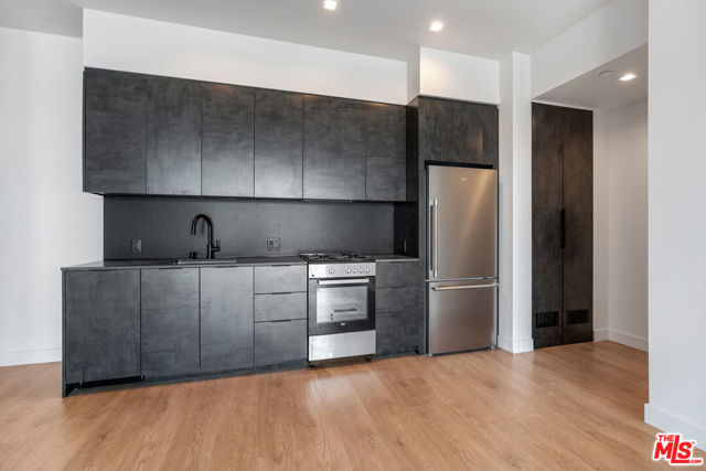 10700 Tabor Street, Los Angeles CA: https://media.crmls.org/mediaz/7f7f7aa6-70a6-4357-8ec1-58ca1931252a.jpg