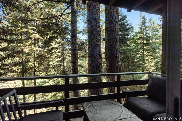 147 State Highway 173, Lake Arrowhead CA: https://media.crmls.org/mediaz/7f7fe721-45a9-4722-aaca-0c36f4c39fe7.jpg