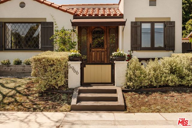 5966 Airdrome Street, Los Angeles CA: https://media.crmls.org/mediaz/7f7ffd0a-01a6-452d-9b1f-4274d68c51bf.jpg