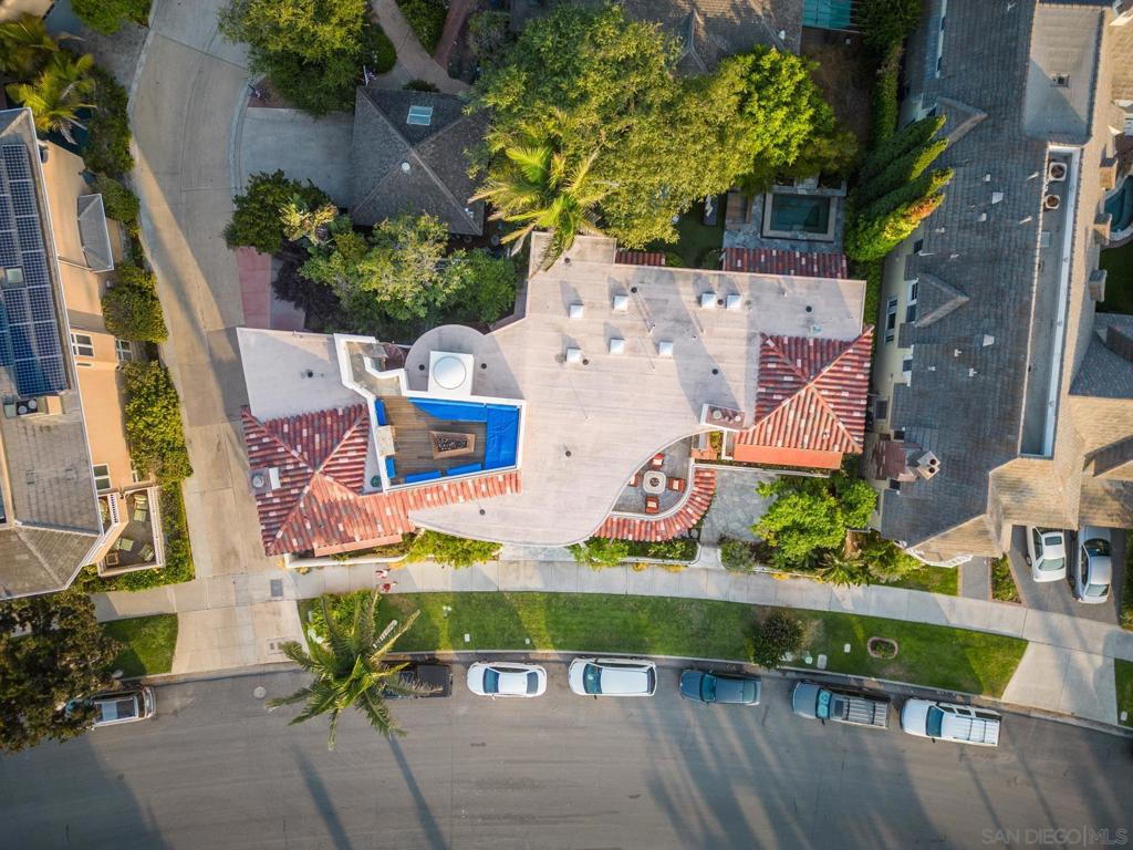 https://media.crmls.org/mediaz/7f8054d8-f459-4d07-89bd-3da0502f58bb.jpg?preset=X-Large