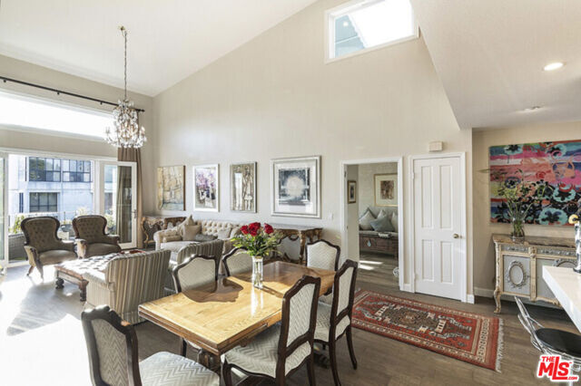 1650 Veteran Avenue, Los Angeles CA: https://media.crmls.org/mediaz/7f810897-fd4a-4c4b-b7a5-66b6d34bb9e3.jpg