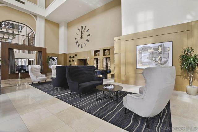 700 W E St, San Diego CA: https://media.crmls.org/mediaz/7f81d55b-bcd9-4f5e-8910-9166989d5353.jpg