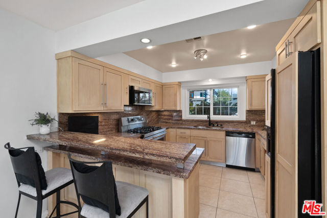 5159 Sophia Avenue, Encino CA: https://media.crmls.org/mediaz/7f823614-8ad7-4907-b793-78d8a418b63c.jpg