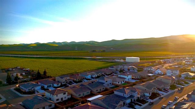 2121 Stagecoach Road, Patterson CA: https://media.crmls.org/mediaz/7f834fbd-9e13-4c7d-a1d0-73a3115d812d.jpg