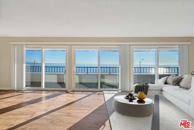 18000 Coastline Drive, Malibu CA: https://media.crmls.org/mediaz/7f83707f-d798-4d69-8f90-afca13081989.jpg