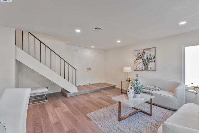 3856 Jacana Lake Ct, Fremont CA: https://media.crmls.org/mediaz/7f838a52-33f8-4212-8350-ec4e12f80678.jpg