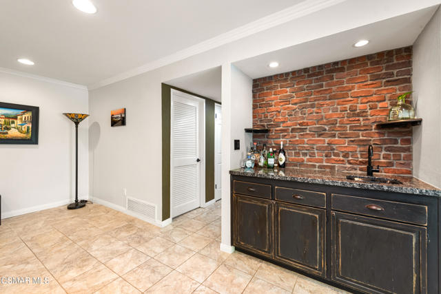 3581 Rachael Avenue, Simi Valley CA: https://media.crmls.org/mediaz/7f83dd99-50a5-4b85-aec5-1bd67efc051c.jpg