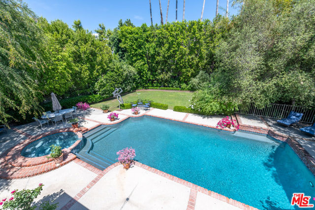 4722 Noeline Avenue, Encino CA: https://media.crmls.org/mediaz/7f83fa81-6931-4dd1-8c6a-1356c6d9e9e0.jpg
