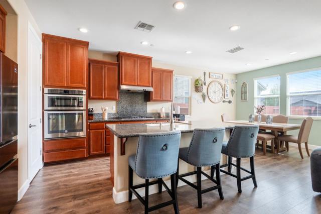 1551 Lily Court, Hollister CA: https://media.crmls.org/mediaz/7f844615-2f10-4048-90f9-52e18b82cd97.jpg