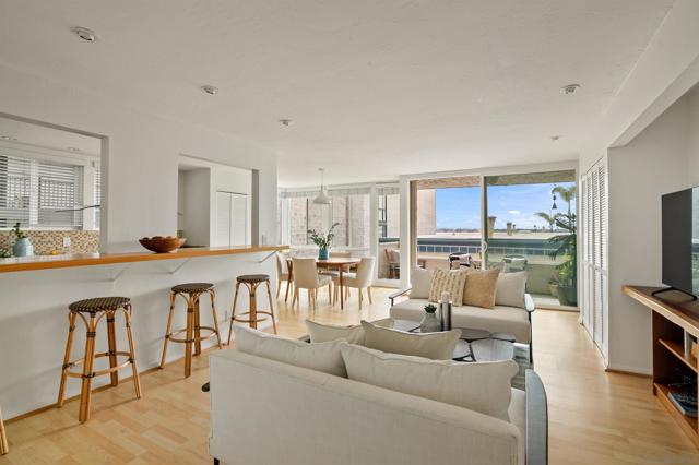3920 Riviera Dr, Pacific Beach (San Diego) CA: https://media.crmls.org/mediaz/7f848352-24a8-4ef6-b85c-d879dd85161d.jpg