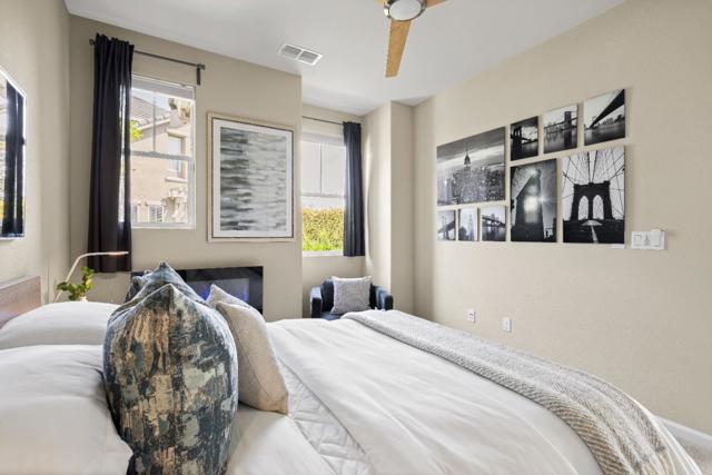 850 Maple Place, East Palo Alto CA: https://media.crmls.org/mediaz/7f84bd73-8144-4b89-9b67-48e2ce4048e9.jpg