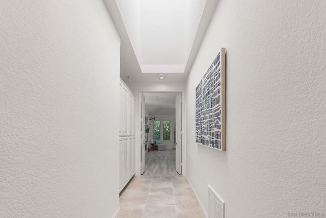 14231 Fox Run Row, San Diego CA: https://media.crmls.org/mediaz/7f85f4de-2516-463c-9123-9d0f22fea2a1.jpg