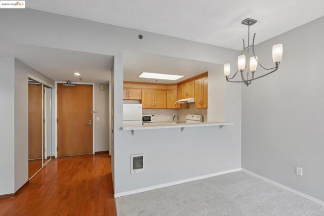 988 Franklin, Oakland CA: https://media.crmls.org/mediaz/7f869cf4-85e7-4900-93f6-78e01bf1b71e.jpg
