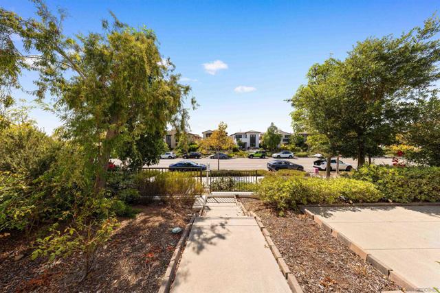 6749 Solterra Vista Pkwy, San Diego CA: https://media.crmls.org/mediaz/7f872afb-6c88-4ec9-a8e9-18e2d47c34df.jpg