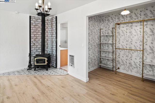 2019 E St, Hayward CA: https://media.crmls.org/mediaz/7f877b5c-36a9-4f58-a958-cb3181434e80.jpg