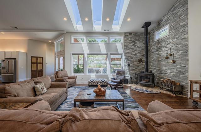 9247 Holly Hill Drive, Salinas CA: https://media.crmls.org/mediaz/7f884984-db95-4f21-9ff4-986ceef47926.jpg